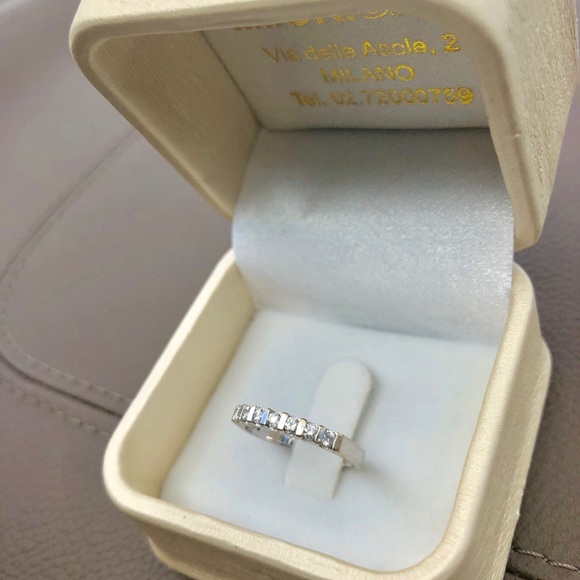 Italian Gold & Diamond Ring - Picture 6 of 8